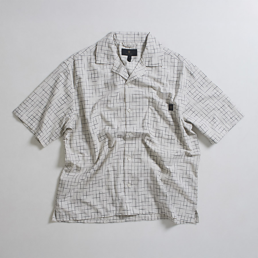 A short sleeve shirt with a checked pattern